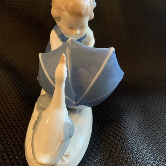 Vintage Carl Schneider Grafenthal Porcelain Figurine Girl Goose Umbrella 1950s - Picture 2 of 8
